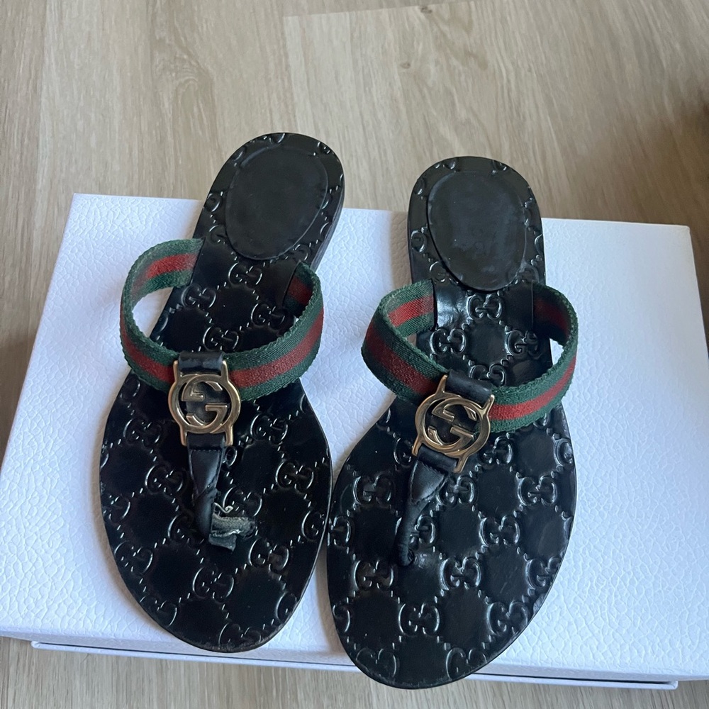 GUCCI Authentic Double G leather sandals